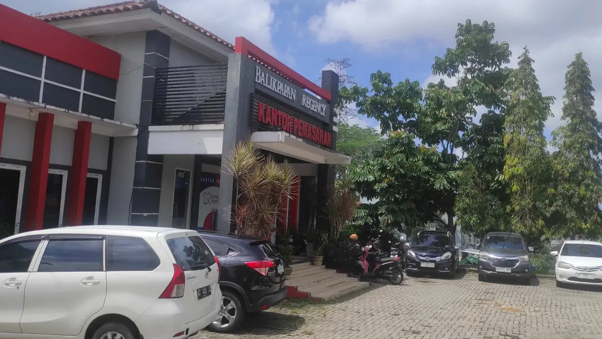 Suasana kantor pemasaran Perumahan Balikpapan Regency, Kamis (23/4) siang. (FOTO M RIDHUAN/KP)