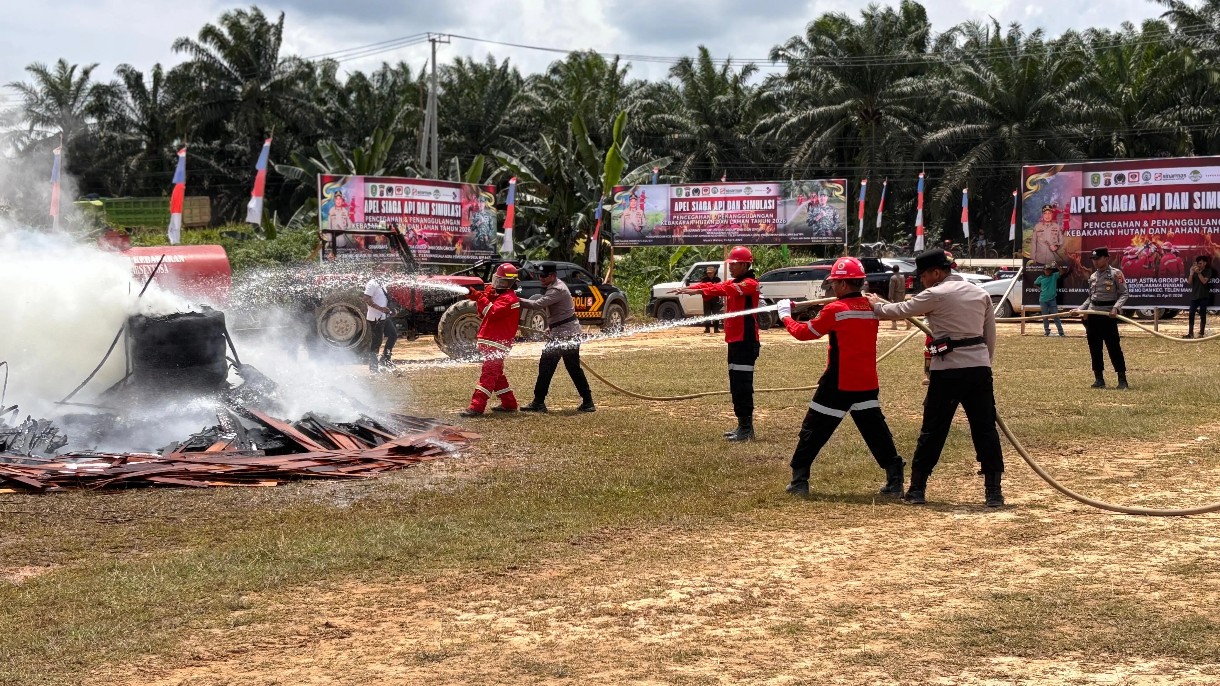 Tim gabungan dari berbagai unsur mengikuti simulasi karhutla sebagai langkah meningkatkan kesiapsiagaan menghadapi musim kemarau.