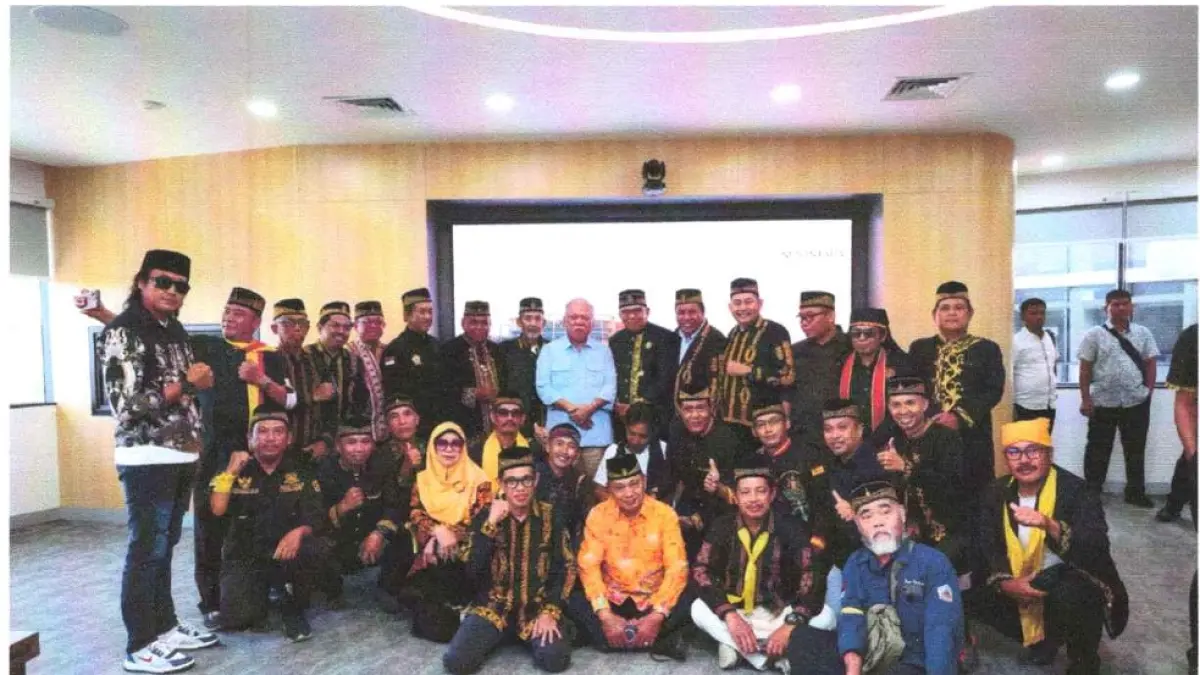 ASPIRASI: Pengurus LAP foto bersama dengan Kepala OIKN, Basuki Hadimuljono, usai penyampaian aspirasi dengan delapan poin strategis.