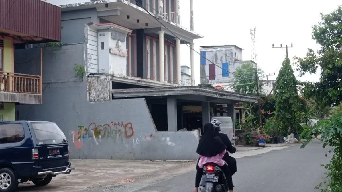 BELUM MASUK: Pendapatan dari sektor pajak sarang walet di Bontang masih kosong, meski bangunannya banyak. ADIEL KUNDHARA/KP