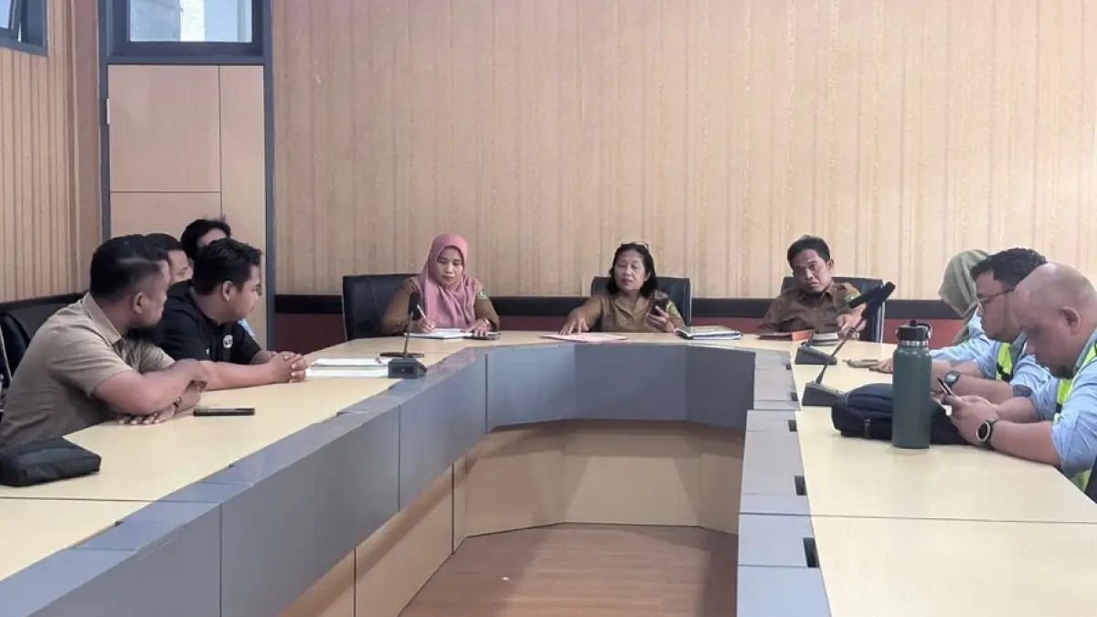 DUDUK BERSAMA: Sidang klarifikasi perselisihan hubungan industrial antara PT Pamapersada Nusantara (PAMA) dengan pekerja terdampak PHK digelar di Disnaker Kutai Timur, Selasa (21/4/2026). IST/KP
