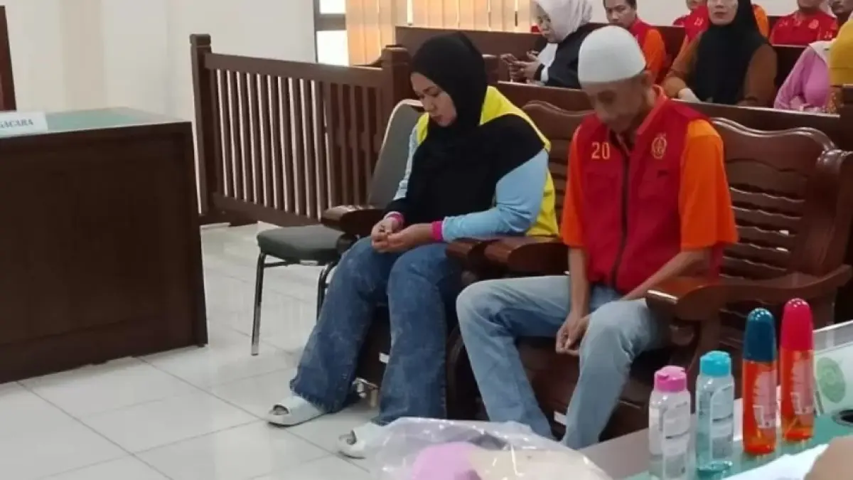 PENCURIAN: Kedua terdakwa menjalani persidangan kasus pencurian, mereka merupakan residivis kasus serupa.