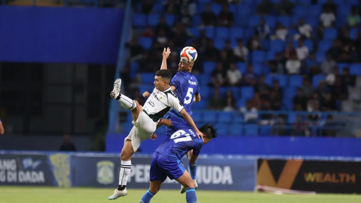 Persiba Balikpapan dan PSS Sleman berbagi poin di Stadion Batakan. (Foto: Anggi/Kaltim Post)