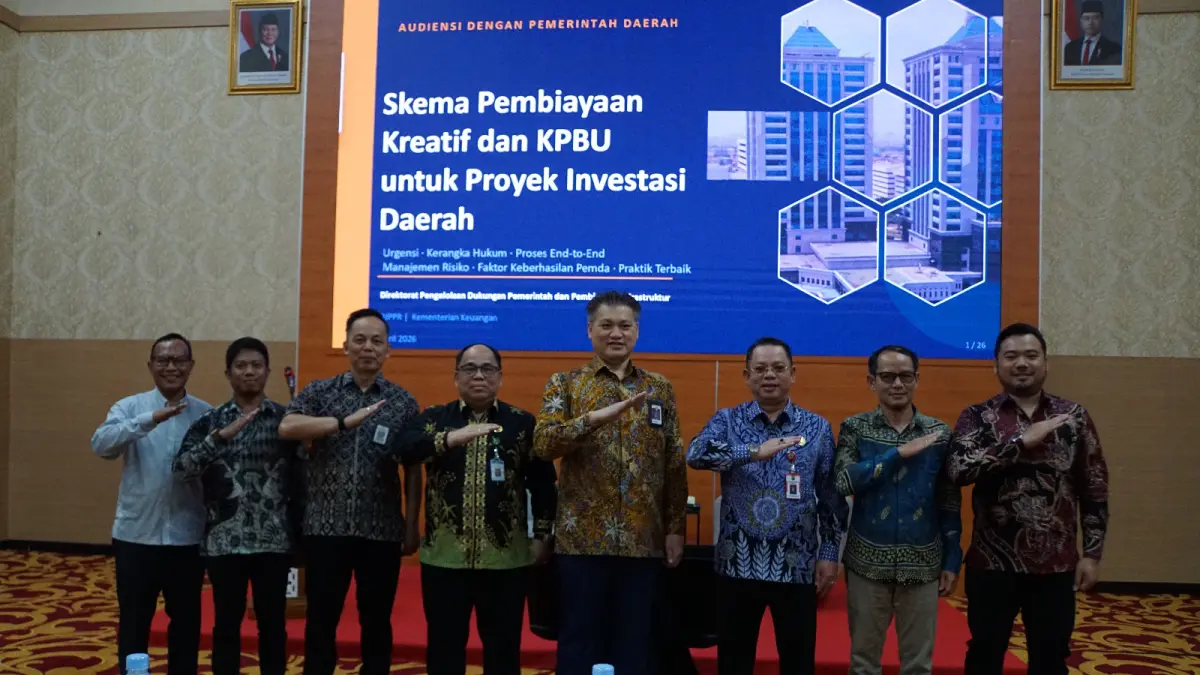 Sekkab Mahulu Stephanus Madang (tiga kanan) bersama jajaran seusai audiensi dengan DJPPR di Jakarta, Kamis (23/4) lalu. (PROKOPIM)

&nbsp;

&nbsp;