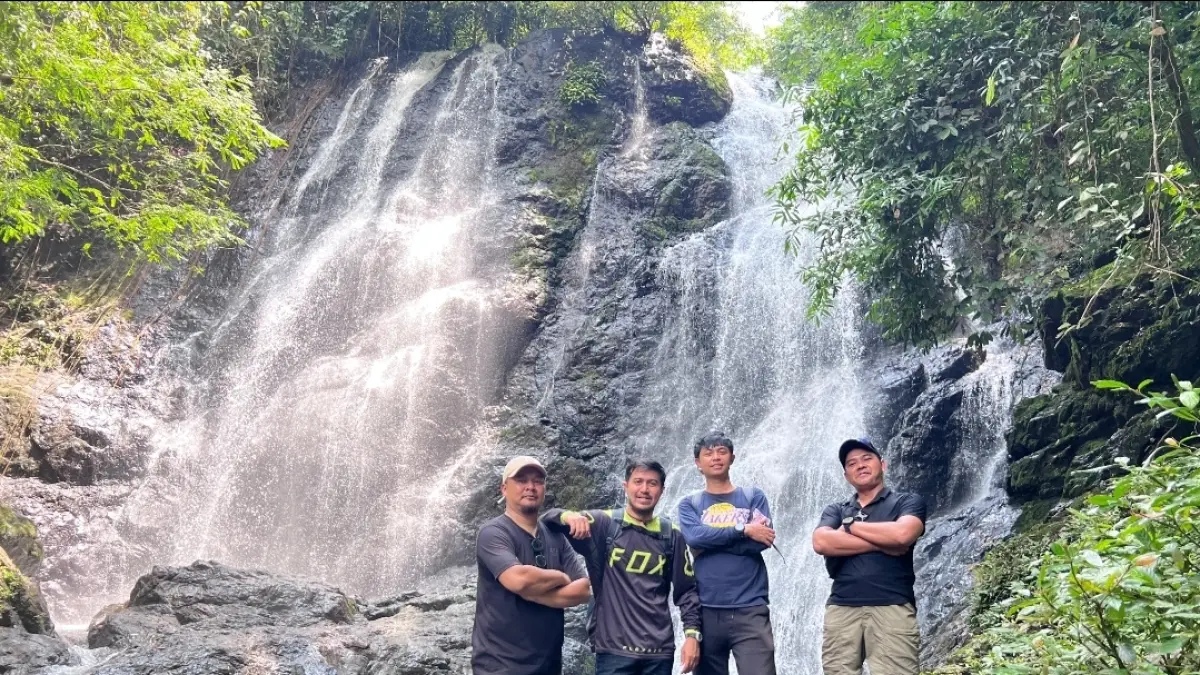 KEINDAHAN ALAM: Menempuh perjalanan ke Air Terjun Doyam Sondong di Desa Tiwei Kecamatan Long Ikis perlu persiapan fisik dan perlengkapan yang ekstra.&nbsp;