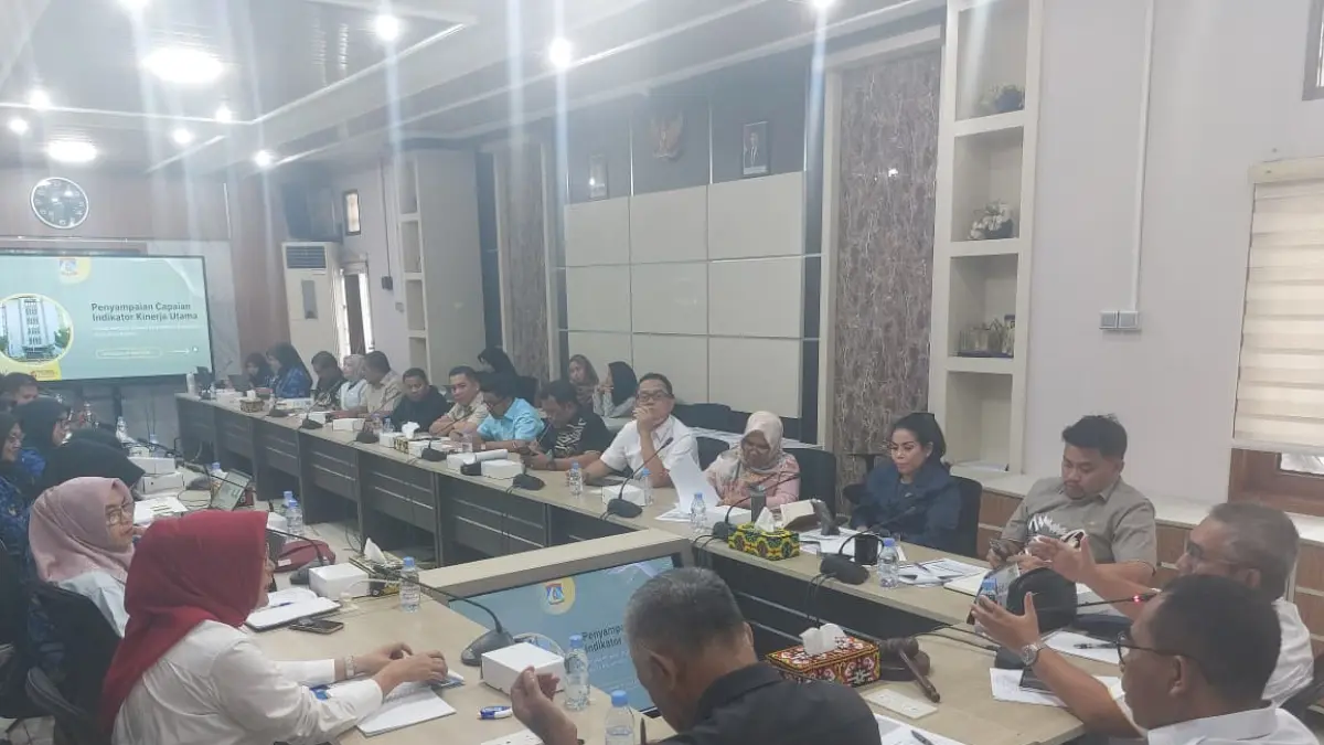 PANSUS: Pembahasan urgensi peralihan status RSIA Sayang Ibu menjadi RSUD Balikpapan Barat dalam rapat Pansus LKPj di Ruang Rapat Gabungan DPRD Balikpapan, Senin (27/4). (DINA ANGELINA/KP)