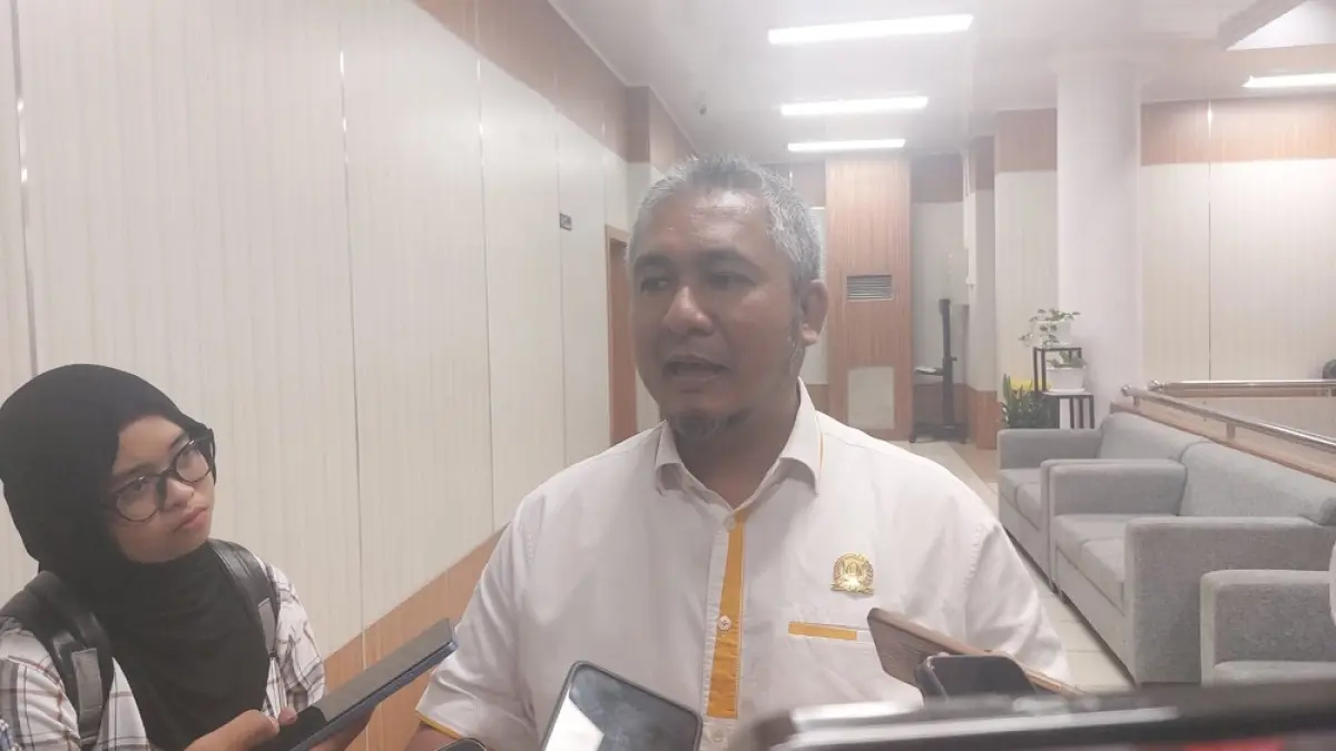 PENJELASAN: Ketua Pansus LKPJ Wali Kota Balikpapan, Andi Arif Agung memberikan keterangan terkait urgensi perubahan status RSIA Sayang Ibu menjadi RSUD sesuai regulasi Kementerian Kesehatan. DINA ANGELINA/KP