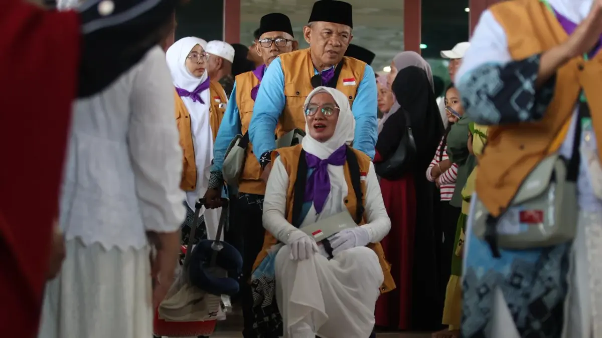 Suasana pelepasan 360 calon jamaah haji kloter 2 asal Balikpapan di Masjid Madinatul Iman Islamic Center, Senin (27/4). (FOTO ANGGI PRADITHA/KP)