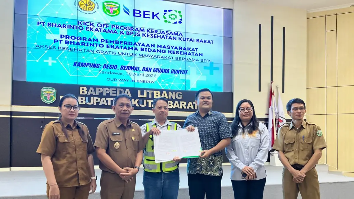ABADIKAN MOMEN: Foto bersama setelah penandatangan berita acara PT BEK dan BPJS Kesehatan Kubar.&nbsp;