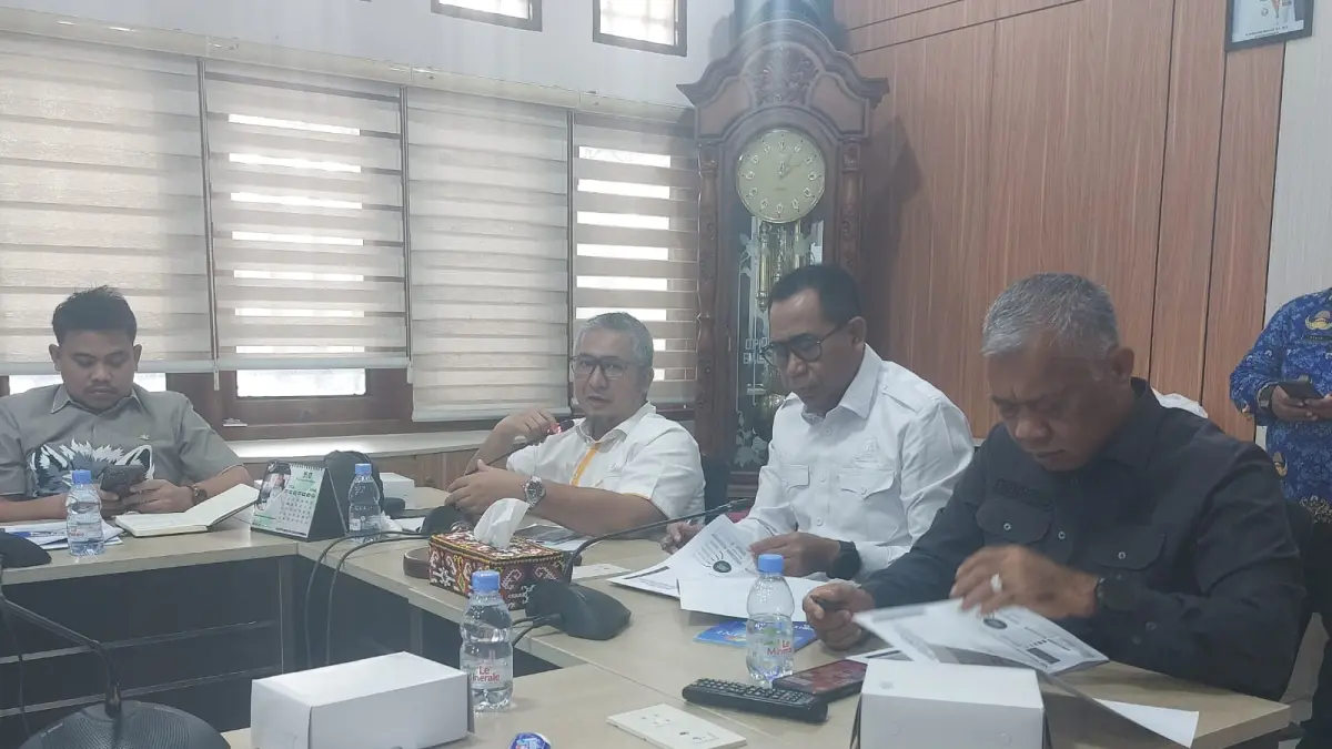 BEBER DATA: Ketua Pansus LKPJ Wali Kota Balikpapan, Andi Arif Agung saat memberikan keterangan terkait kendala pembayaran BPJS Kesehatan kepada RSUD Beriman.
