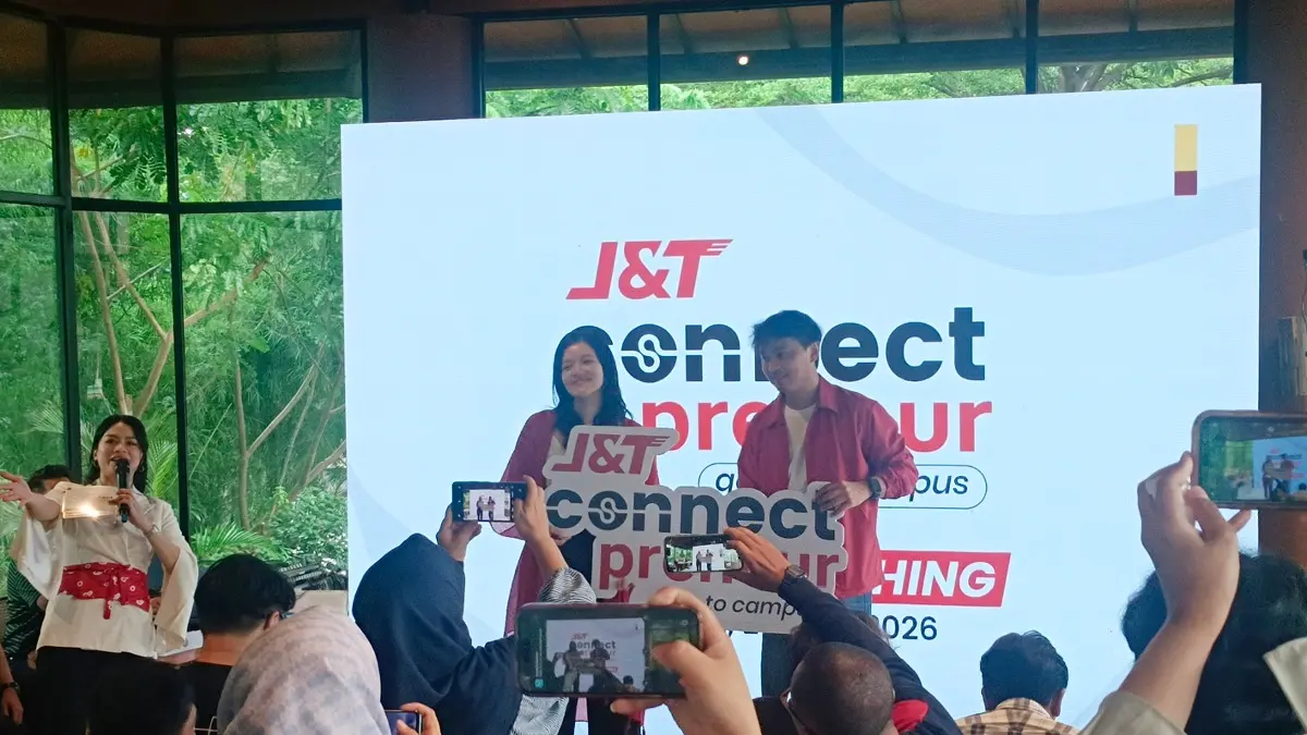 Brand Manager J&T Express Herline Septia (kiri), saat peluncuran program J&T Connect Preneur Goes to Campus di Jakarta. 