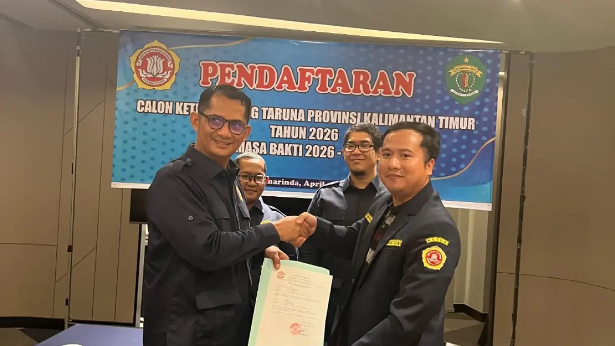 CALON KETUA: Panitia penjaringan menerima berkas pendaftaran Hendra sebagai bakal calon Ketua Karang Taruna Provinsi Kalimantan Timur periode 2026–2031. IST/KP