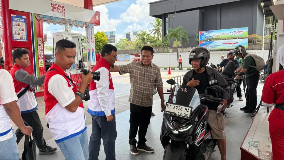 MEMASTIKAN: Anggota DPR Syafruddin ingin memastikan kebijakan kenaikan BBM nonsubsidi tidak berdampak pada distribusi maupun pelayanan di SPBU di wilayah Balikpapan.