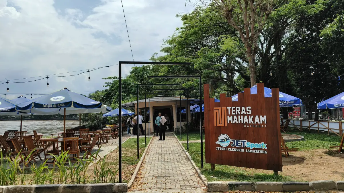 OPTIMALISASI: Wahana jet ski di kawasan Teluk Lerong Space (TLS) yang dikelola Perumda Varia Niaga melalui kerja sama dengan pihak ketiga.