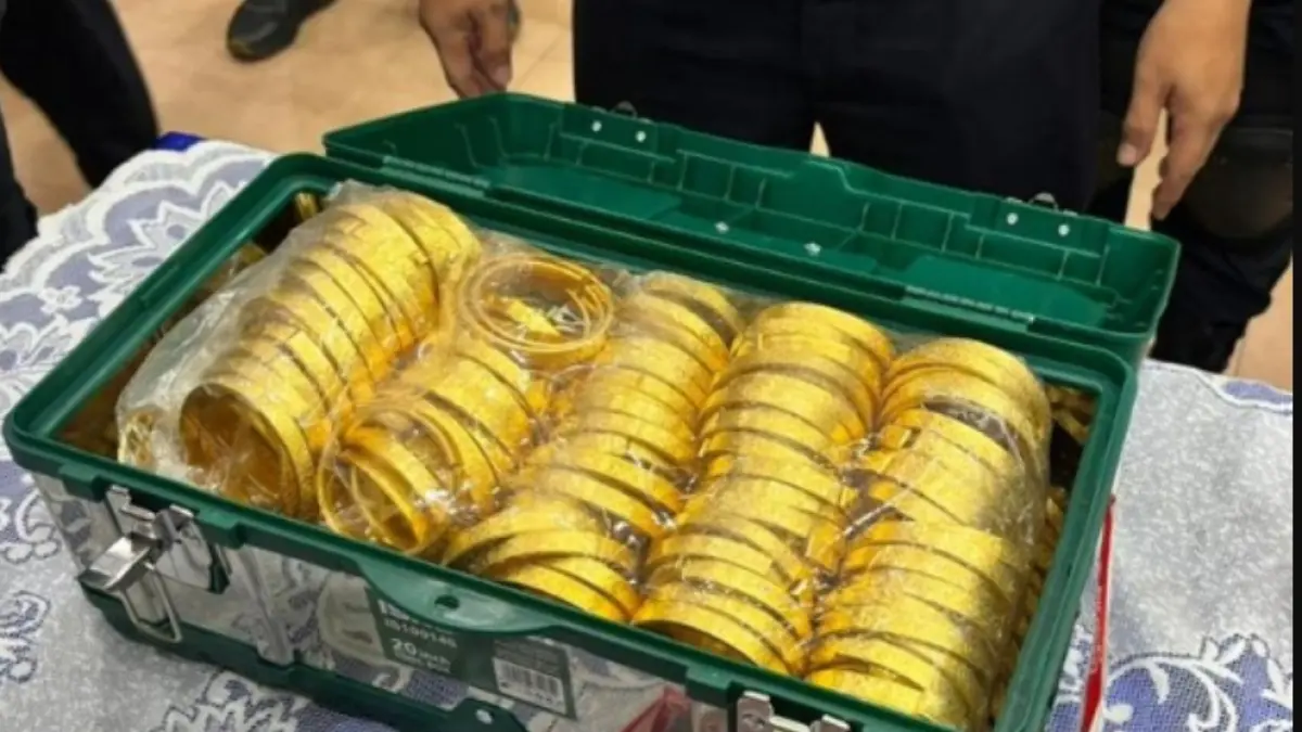 Sebagian barang bukti perhiasan emas berupa gelang dan koin yang diamankan petugas dalam pengungkapan kasus ekspor ilegal di Bandara Halim Perdanakusuma. (FOTO: IST)