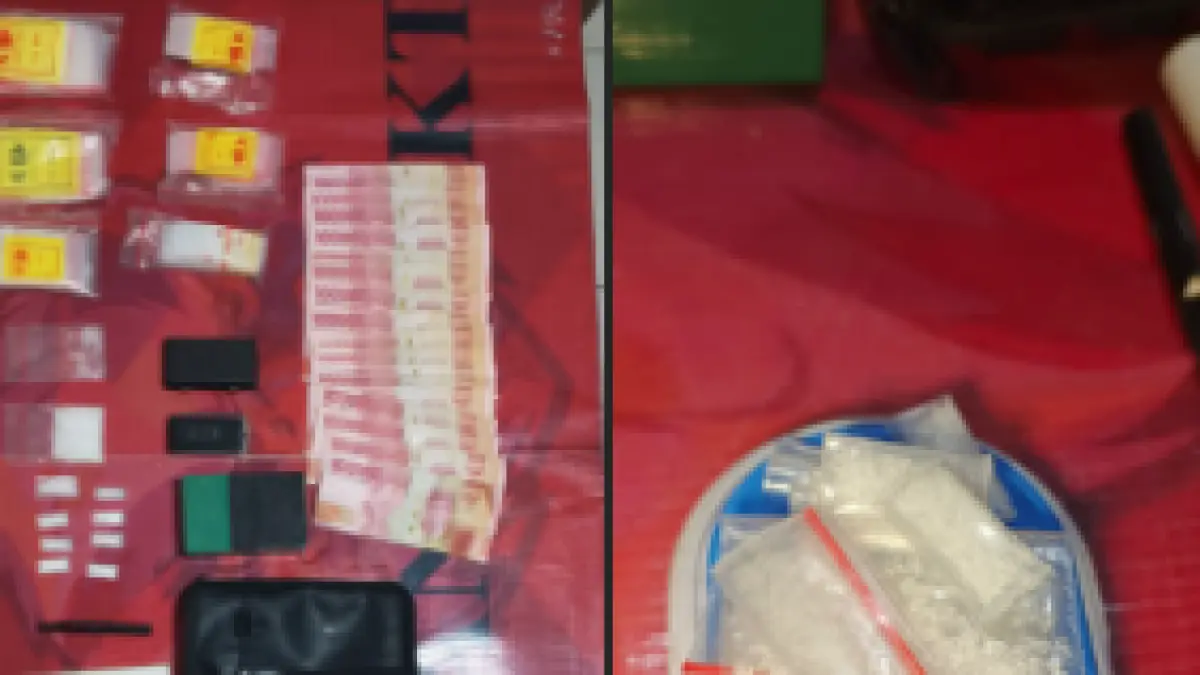 BARANG BUKTI: Sepuluh paket sabu siap edar beserta timbangan digital yang berhasil diamankan jajaran Satresnarkoba Polres Paser dari tersangka RA. 