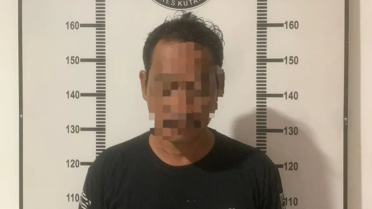 DIAMANKAN: Tersangka BS diamankan Tim Satuan Reserse Narkoba (Satresnarkoba) Polres Kutai Barat beserta barang bukti sabu-sabu.