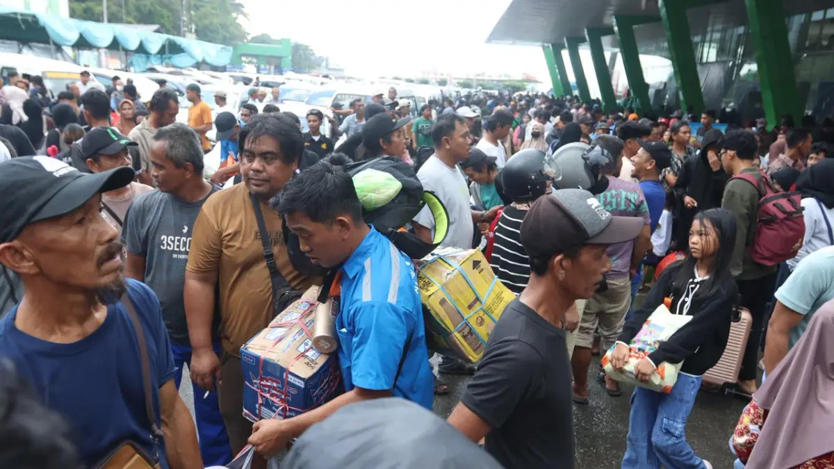 Pergerakan penduduk di Balikpapan diperkirakan menembus angka 1 juta orang secara faktual. Akurasi data penduduk non-permanen menjadi kunci perencanaan distribusi air bersih hingga kebutuhan pokok di Kota Minyak. (ANGGI PRADITHA/KP)

&nbsp;