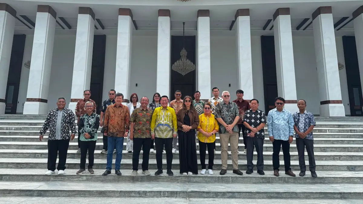 Peserta Rakernas I BPS Gereja Bethany Nusantara berfoto bersama di depan Istana Negara kawasan Ibu Kota Nusantara, Kalimantan Timur, sebagai simbol dukungan terhadap pembangunan ibu kota baru dan penguatan konsolidasi pelayanan gereja. (Ist)