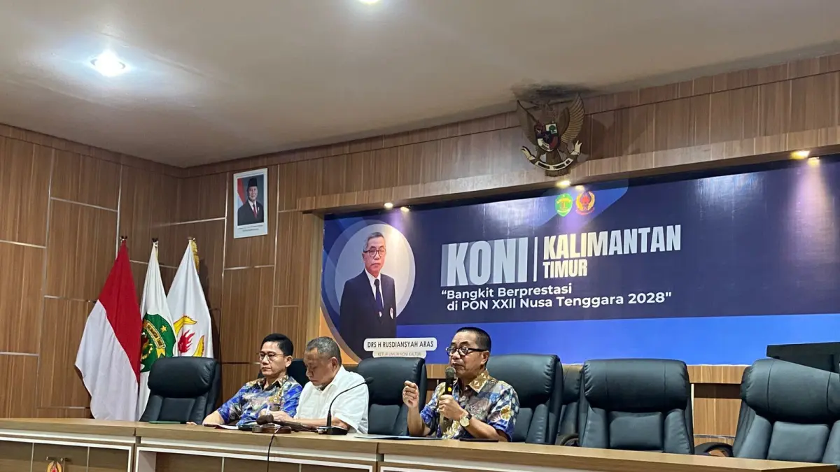 Rusdiansyah Aras memimpin rapat koordinasi KONI Kaltim bersama perwakilan cabang olahraga di Samarinda, Kamis (30/4), membahas persiapan teknis Porprov VIII/2026 di Kabupaten Paser. (NASYA RAHAYA/KALTIM POST)