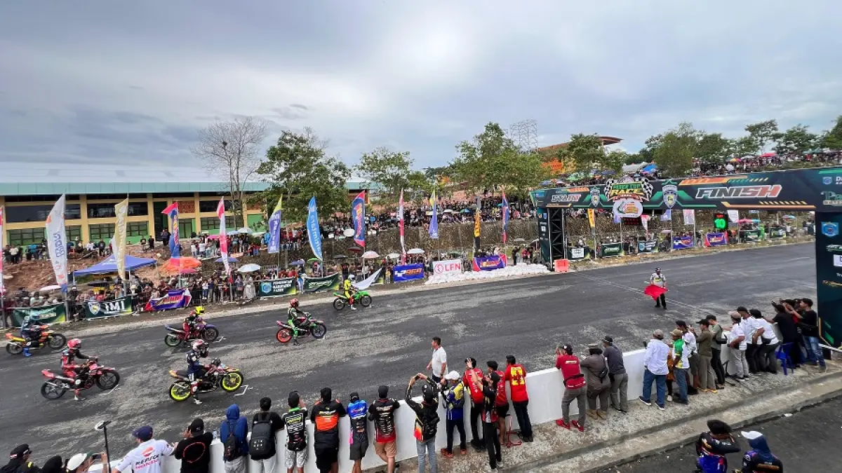 HIBURAN: Akhir pekan ini ajang balap motor kembali dihelat di Paser untuk ketiga kalinya sejak sirkuit baru dibuka pada 2025. NAJIB/KP