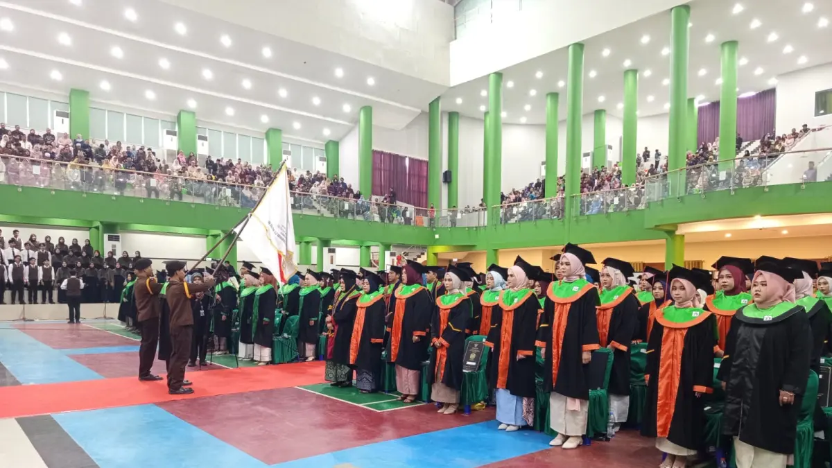 Suasana haru dan bangga warnai prosesi wisuda UINSI Samarinda, lulusan S-1, S-2, dan S-3 resmi dilepas, Rabu (29/4).