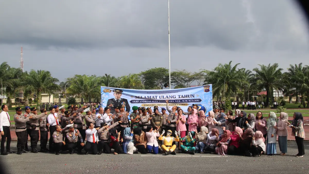 ULANG TAHUN: Suasana kemeriahan ulang tahun ke-42 Kapolres PPU, AKBP Andreas Alek Danantara.(ist/kp)