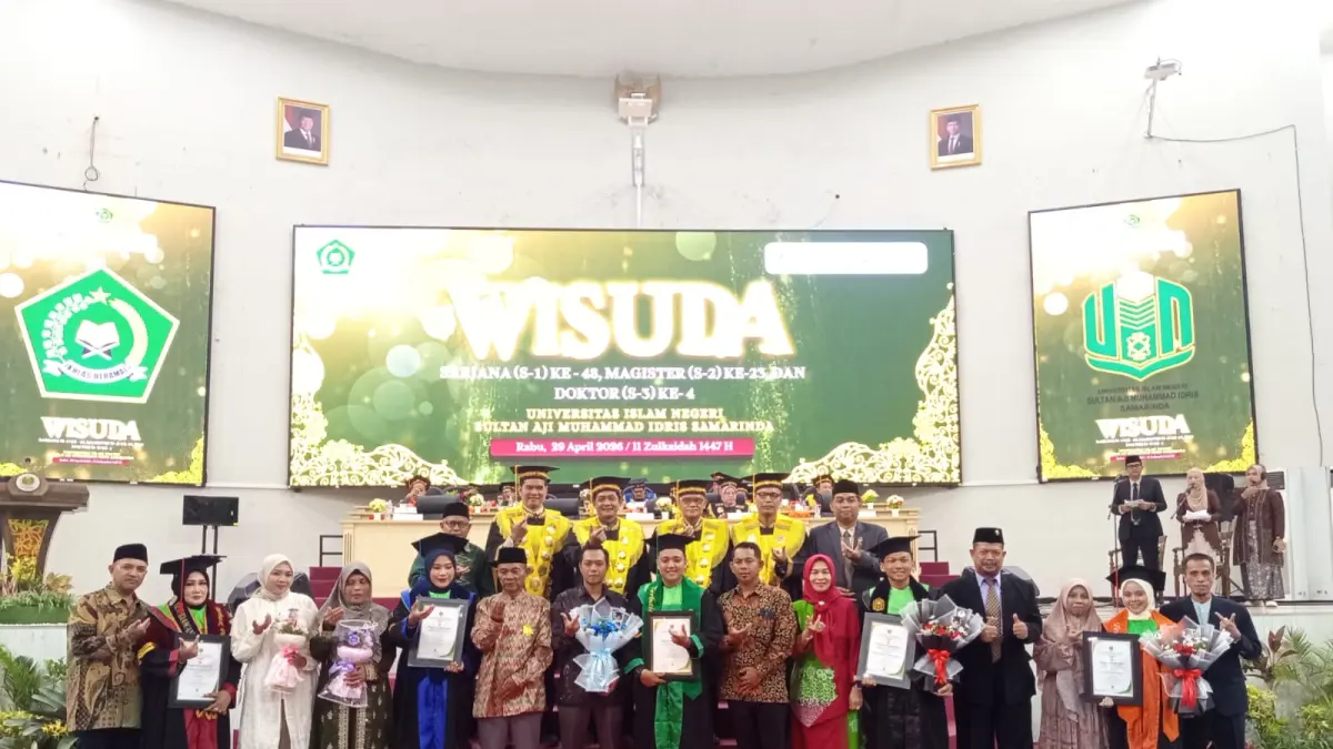 Wisuda UINSI Samarinda 2026 berlangsung khidmat di Auditorium Kampus II, ratusan lulusan resmi dikukuhkan oleh Rektor, Rabu (29/4).