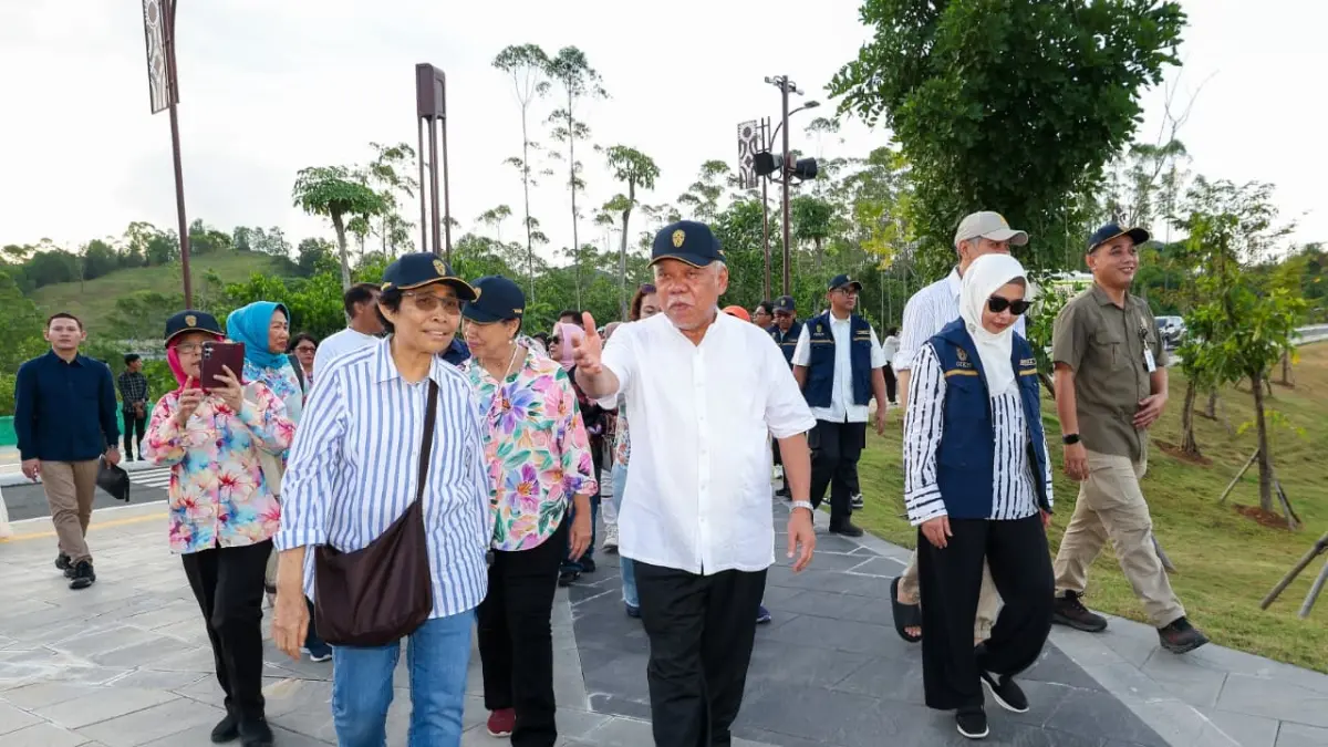 BERKUNJUNG: Kepala OIKN, Basuki Hadimuljono menyambut kunjungan Ketua Pengadilan Tinggi Kaltim, Albertina Ho, di IKN.(oikn/kp)
