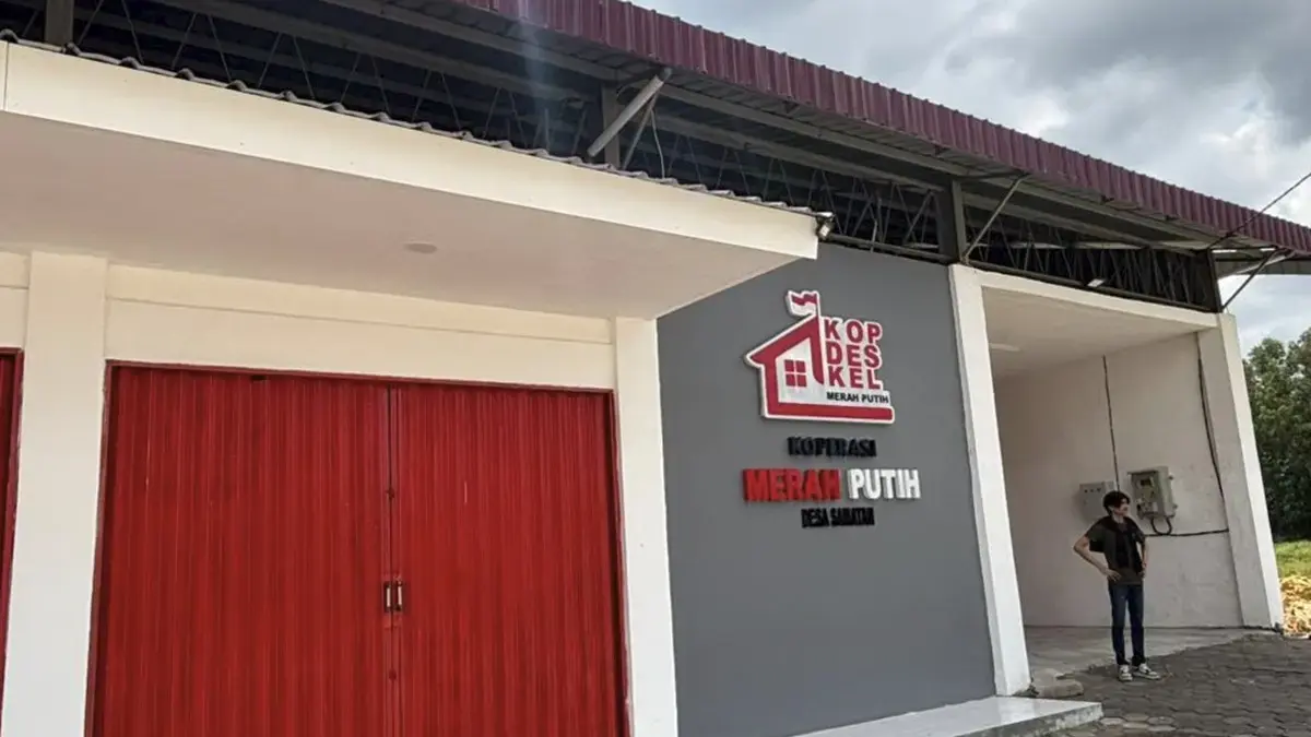 Gerai KDKMP di Desa Samatan, Kecamatan Proppo, Pamekasan. (M. Kholil Ramli/ Radar Madura)