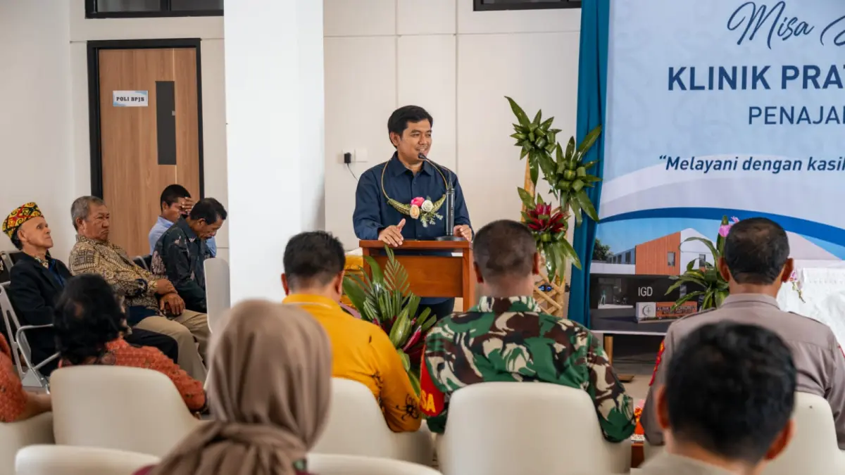 RESMIKAN KLINIK: Margono Hadisutanto menyampaikan sambutan Bupati PPU, Mudyat Noor, dalam peresmian Klinik Pratama Santo Borromeus di kawasan Maridan, Kecamatan Sepaku, Sabtu (2/5/2026).