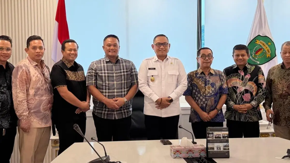 Wakil Gubernur Kaltim, Seno Aji, saat menerima audiensi KONI Kaltim dan memberikan arahan terkait transisi kepemimpinan serta efisiensi organisasi. (KONI KALTIM)