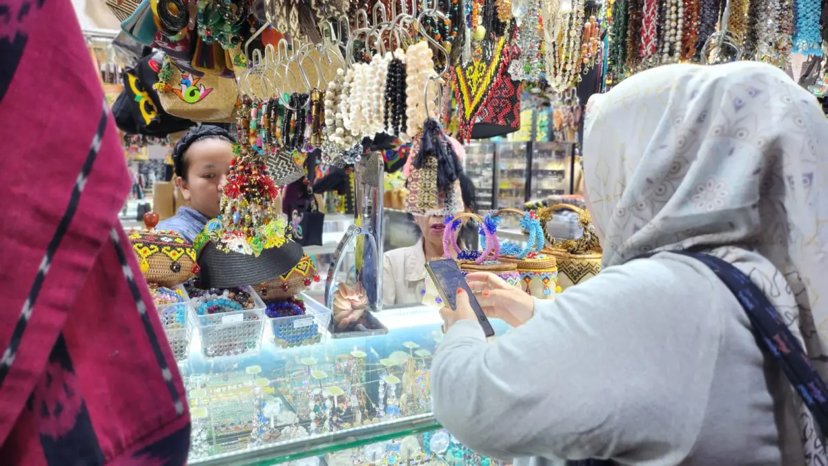 DAYA BELI TURUN: Aktivitas di Pasar Inpres Balikpapan baru-baru ini. Sejak awal tahun, pedagang mengaku mengalami penurunan transaksi dan kunjungan. ULIL/KP