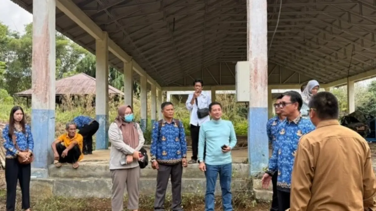Peninjauan lokasi yang akan dipinjam pakai untuk pembangunan Gerai Koperasi Merah Putih. (IST)

&nbsp;