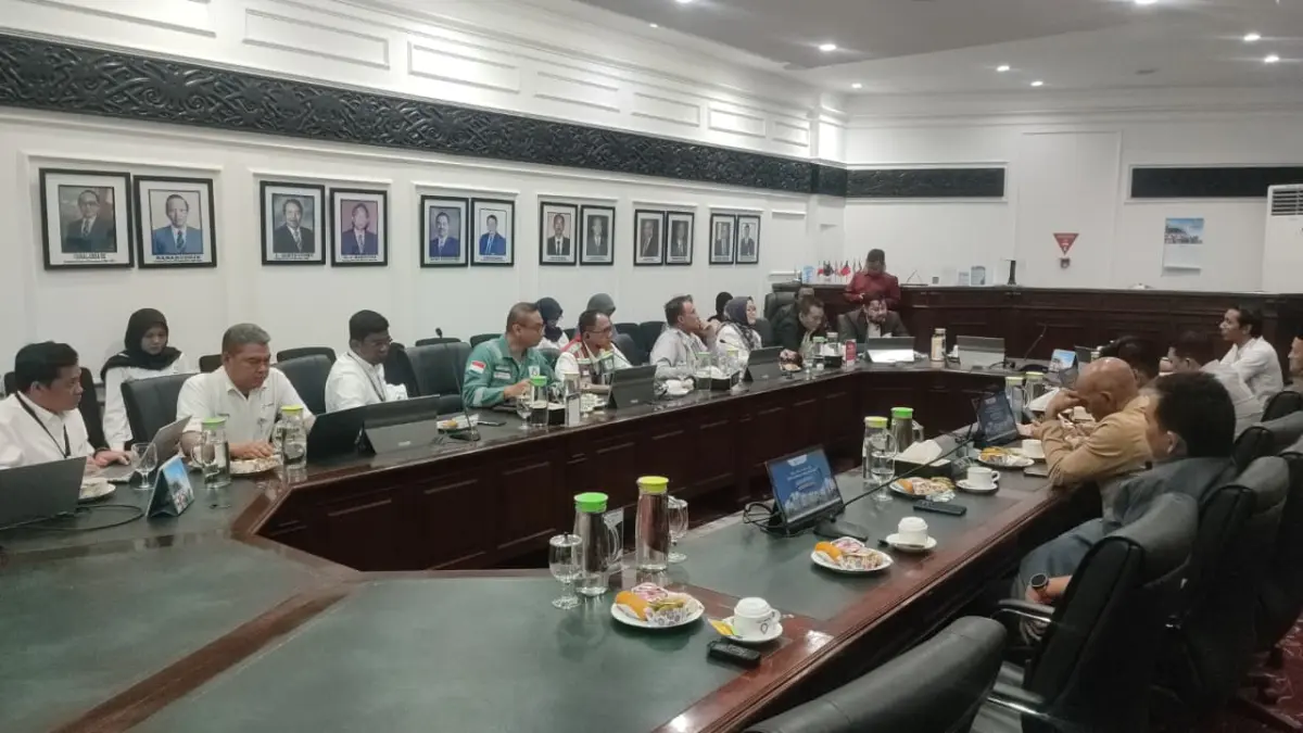 BERTEMU: Komisi A DPRD Bontang bersama manajemen PT Badak LNG duduk bersama terkait skema rekrutmen tenaga kerja. FOTO: ADIEL KUNDHARA/KP