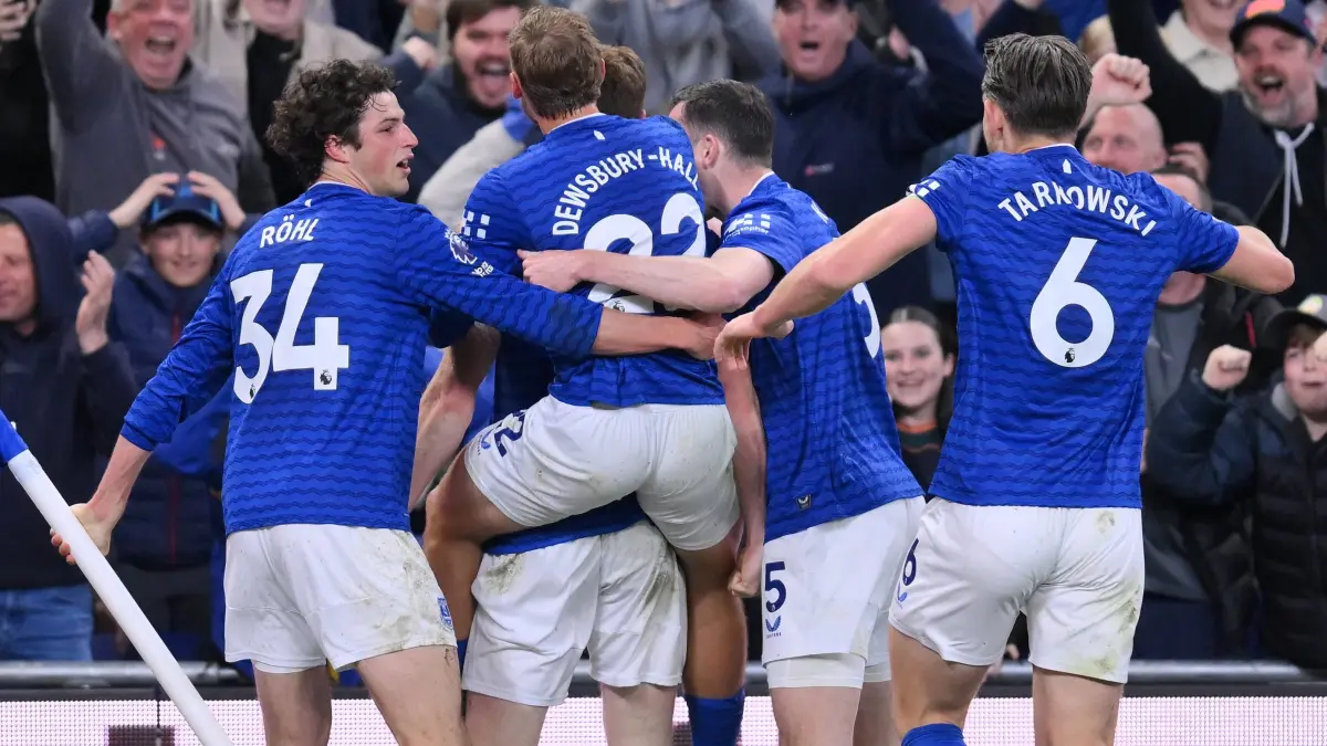 Everton menahan Man City dengan skor 3-3. Hasil ini membuat peluang juara The Citizens meredup. (Foto: Everton Official)