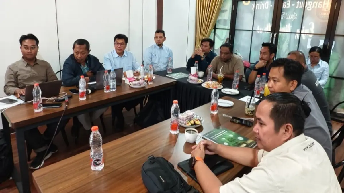 FGD: Suasana santai namun serius Forum Group Diskusi, PT ITM bersama awak media di Kutai Barat. (SUNARDI/KP)