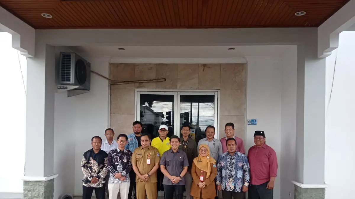 HADIRI:&nbsp;Ketua DPRD Bontang Andi Faizal Sofyan Hasdam menghadiri penyerahan laporan hasil pemeriksaan bantuan keuangan parpol dari BPK. FOTO: ADIEL KUNDHARA/KP