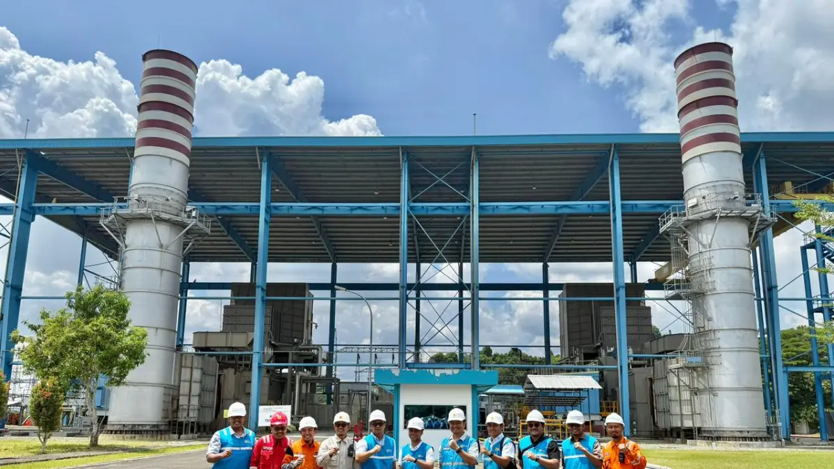 PASTIKAN KEANDALAN: Kunjungan ke lapangan jadi cara General Manager PLN UID Kaltimra M Chaliq Fadli memastikan suplai listrik ke masyarakat bisa berjalan optimal.