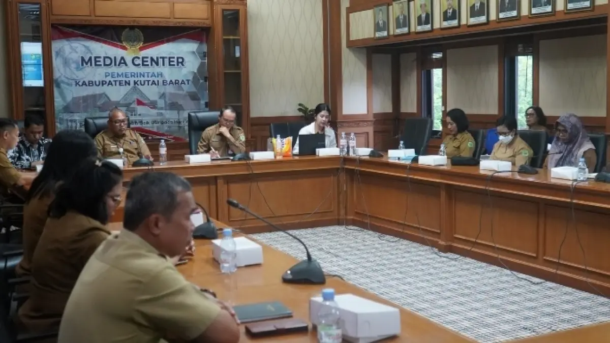 PELAYANAN PUBLIK: Rapat evaluasi triwulan I Badan Layanan Umum Daerah (BLUD) RSUD Harapan Insan Sendawar. 