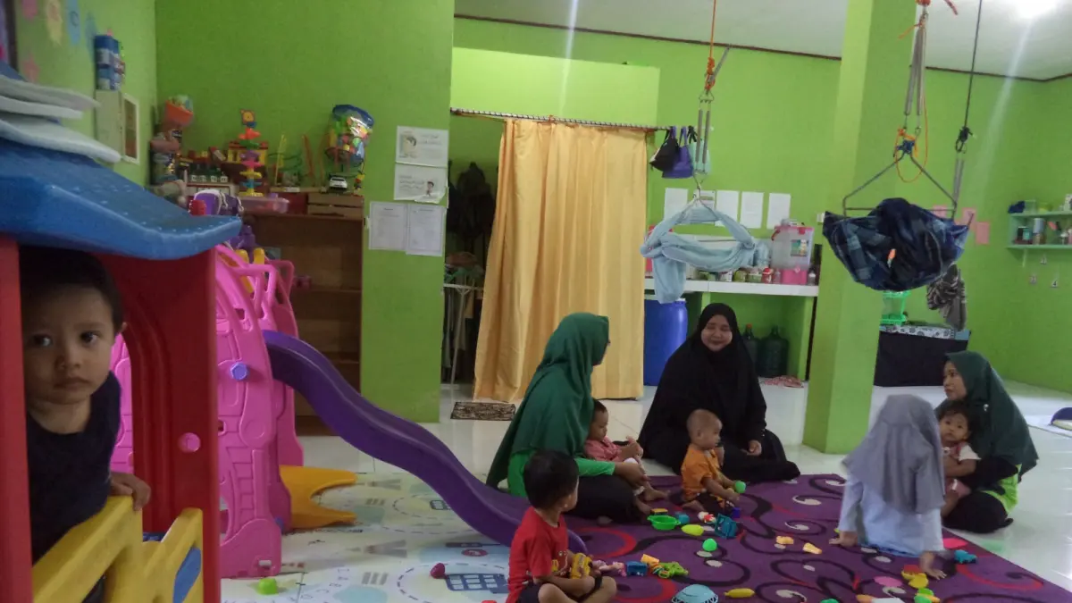 RAMAH ANAK: Suasana di TPA Muslihah yang dikelola dengan mengedepankan hak-hak anak dan pengasuhan penuh kasih sayang. (FOTO: AHMAD MAKI/KP)