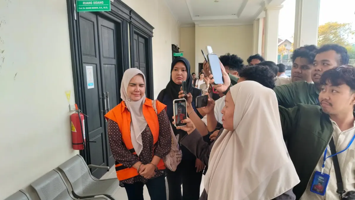 Terdakwa Dayang Donna di Pengadilan Tipikor Samarinda. (DOK/KP)