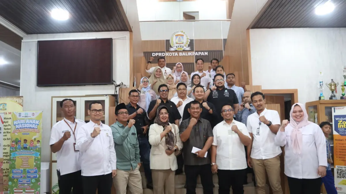 AGENDA: Anggota Banggar DPRD Kaltim saat melakukan kunjungan kerja ke DPRD Balikpapan, Rabu (6/5). (ANGGI PRADITHA/KP)