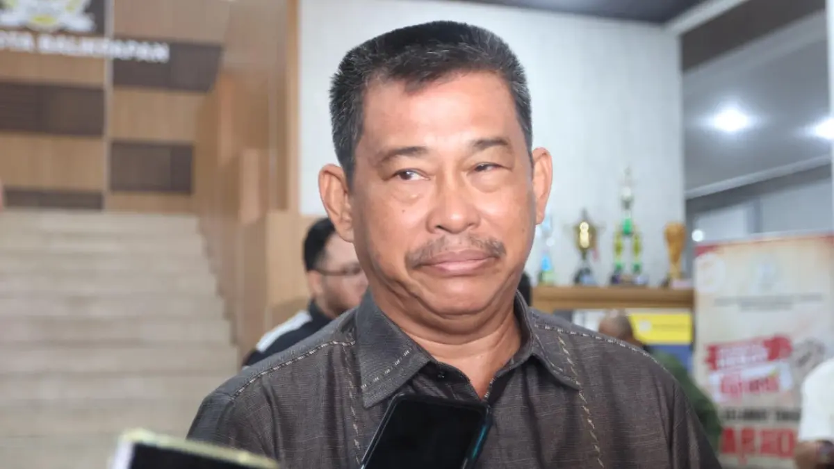 ATENSI: Ketua Komisi IV DPRD Kaltim H. Baba mengusulkan regulasi untuk menindak truk perusahaan pengguna BBM subsidi. ANGGI PRADITHA/KP