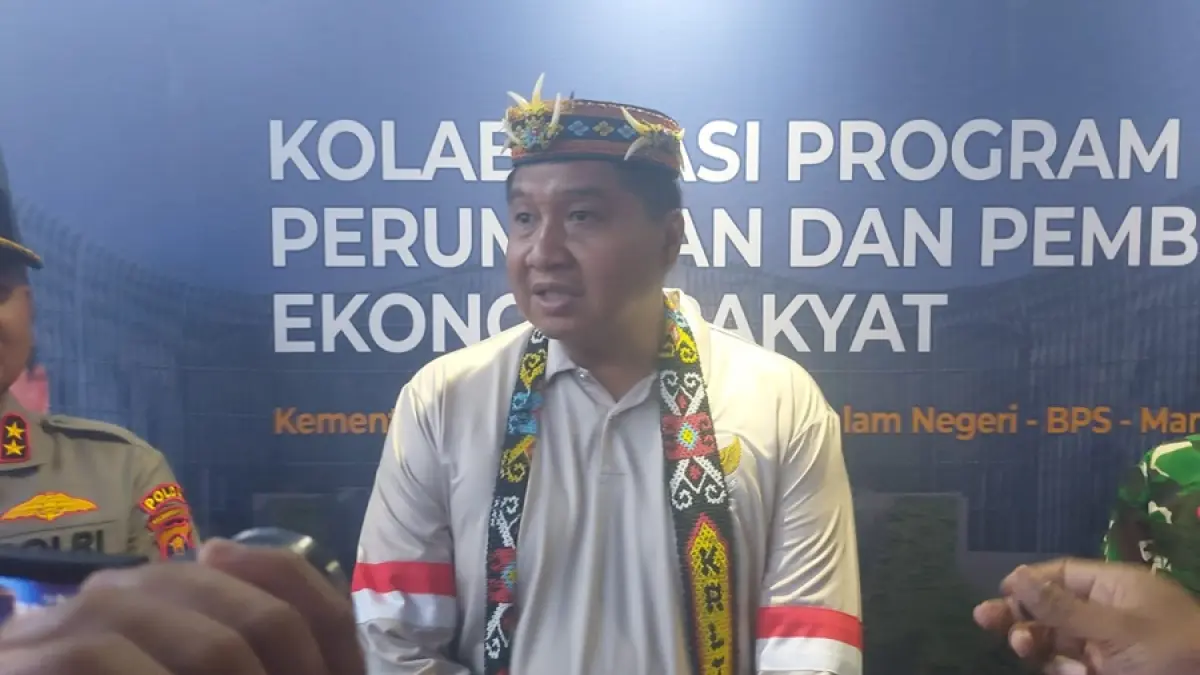 DIAWASI: Menteri PKP Maruar Sirait memberikan arahan terkait penyaluran Kredit Usaha Rakyat (KUR) di Balikpapan, Selasa (5/5). DINA ANGELINA/KP
