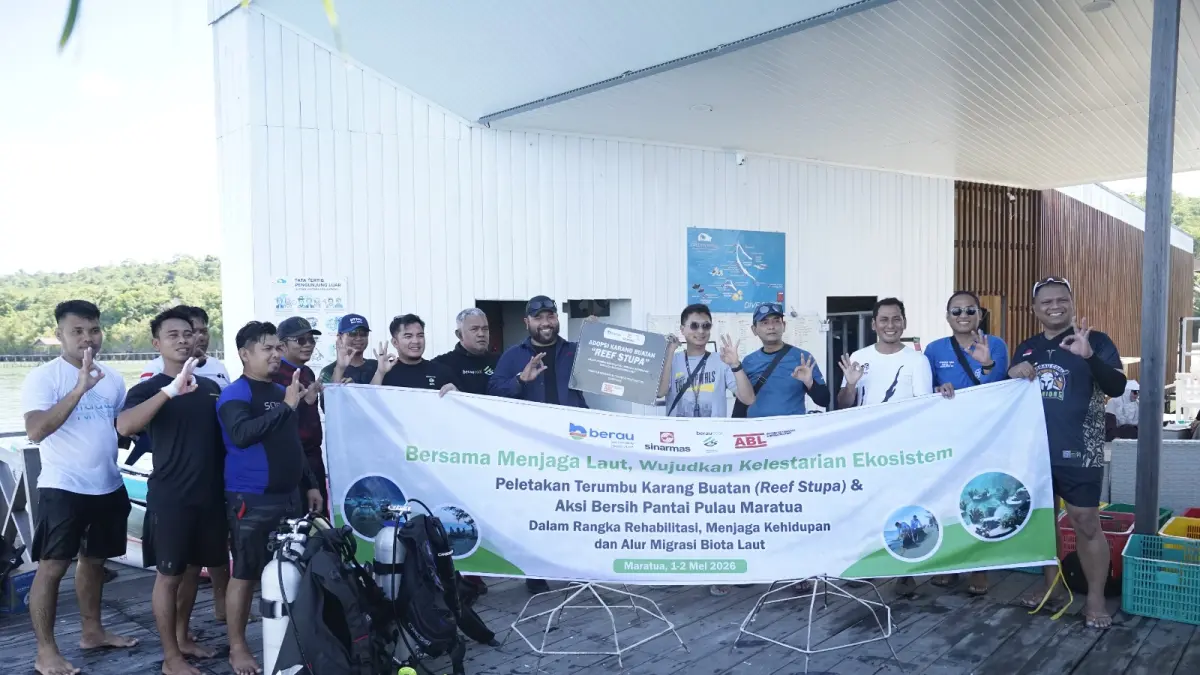 FOTO BERSAMA: Sinergi PT Berau Coal dan Multistakeholder saat kegiatan transplantasi terumbu karang di perairan Pulau Maratua.