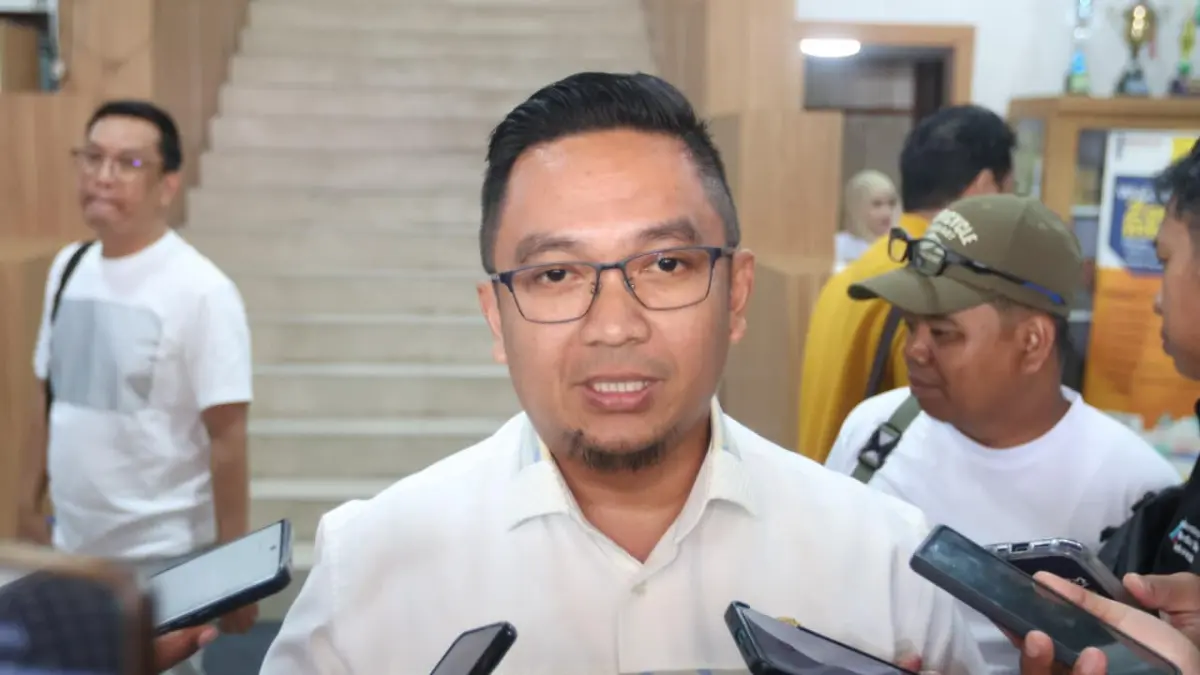 Juru Bicara Hak Angket DPRD Kaltim, Nurhadi Saputra, saat memberikan keterangan terkait dinamika usulan Hak Angket Gubernur Kaltim di Balikpapan, Rabu (6/5).
