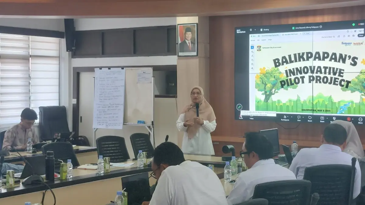 LOKAKARYA: Kepala Bappeda Litbang Balikpapan, Murni, saat memberikan sambutan dalam workshop bersama Bank Dunia dan Singapore Water Center di Aula Bappeda Litbang, Rabu (6/5/2026). (DINA ANGELINA/KP)