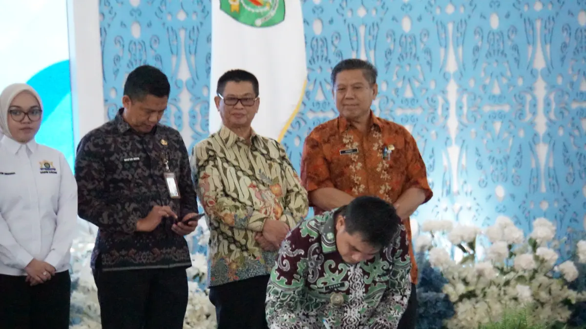 MUSRENBANG: Wakil Bupati Suhuk menandatangani berita acara Musrenbang RKPD Kaltim di Gedung Pendopo Odah Etam, Kamis (30/4/2026). (PROKOPIM)