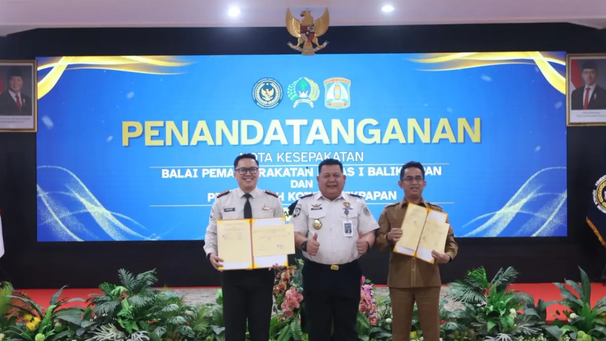 Pemkot Balikpapan menandatangani nota kesepakatan dengan Bapas Kelas I Balikpapan terkait program aksi sosial klien bebas bersyarat di Aula Balai Kota, Selasa (5/5). (ANGGI PRADITHA/KALTIM POST)